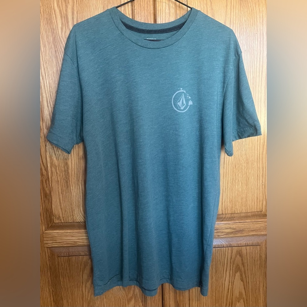 Volcom brand Men’s size large short sleeve Hawaii shirt